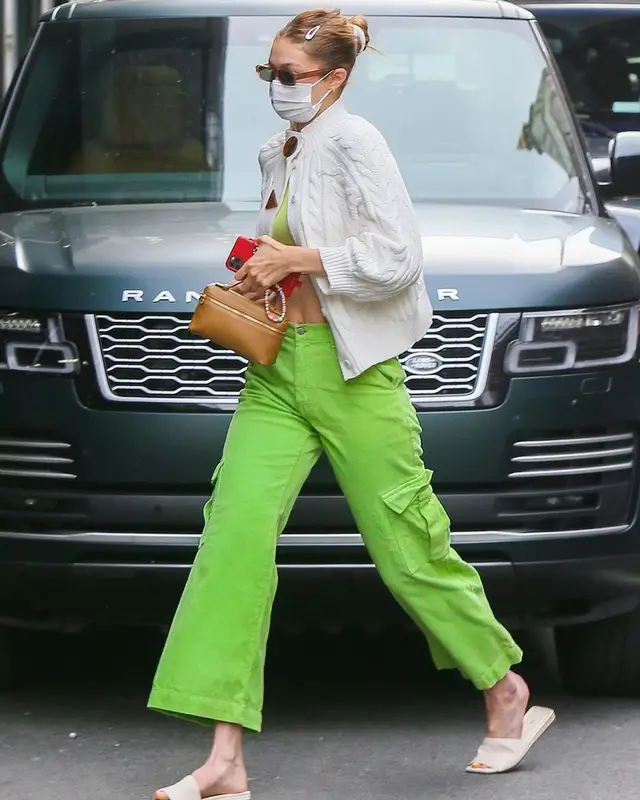 Gigi Hadid outfit in Loro Piana, Quay Australia, and Franco Sarto, 2021