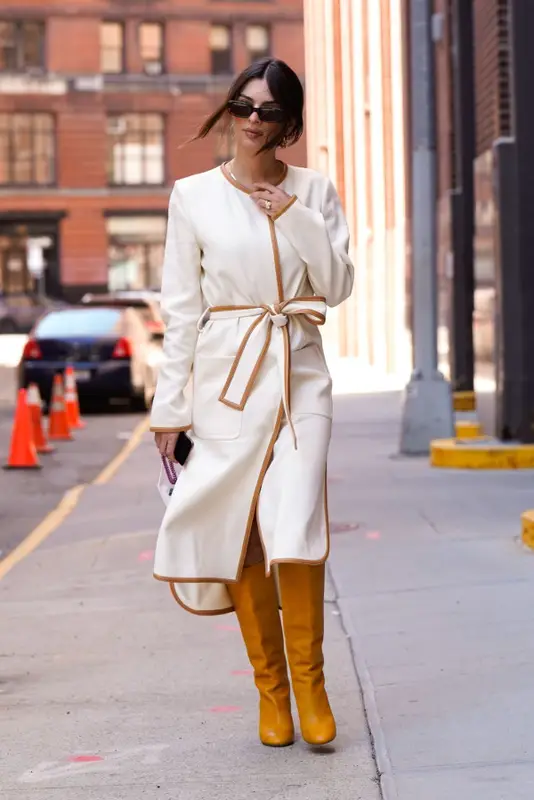 Emily Ratajkowski outfit in Khaite, Aquazzura, and Kendra Scott, 2021