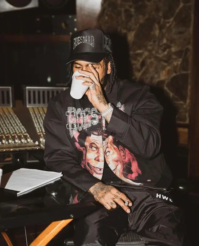 Dave East outfit in Hoes Mad LA, 2021