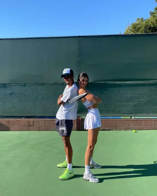 Kendall Jenner outfit in Alo Yoga and Nike, 2021