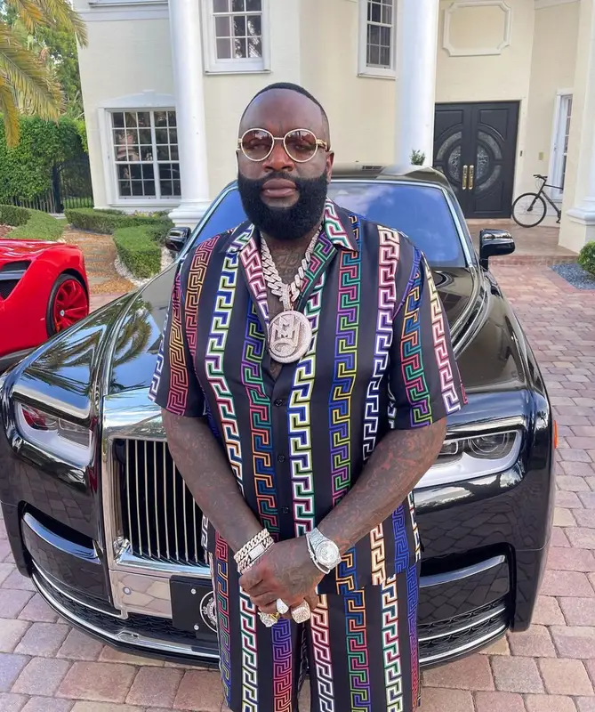 Rick Ross outfit in Versace and Gucci, 2021