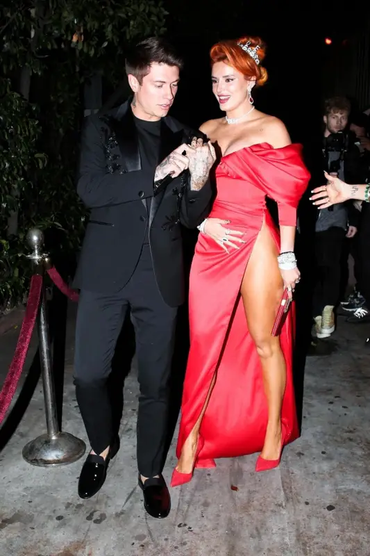 Bella Thorne outfit in Roger Vivier, Bvlgari, and Le Silla, 2021