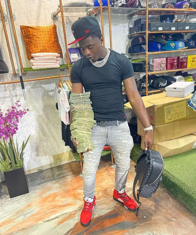 Bankroll Freddie outfit in Polo Ralph Lauren, Louis Vuitton, and New Era, 2021