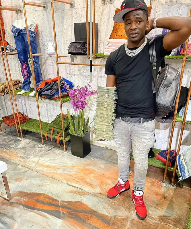 Bankroll Freddie outfit in Polo Ralph Lauren, Louis Vuitton, and New Era, 2021