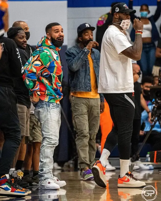 Drake outfit in Supreme, No Name, and Emilio Pucci, 2021