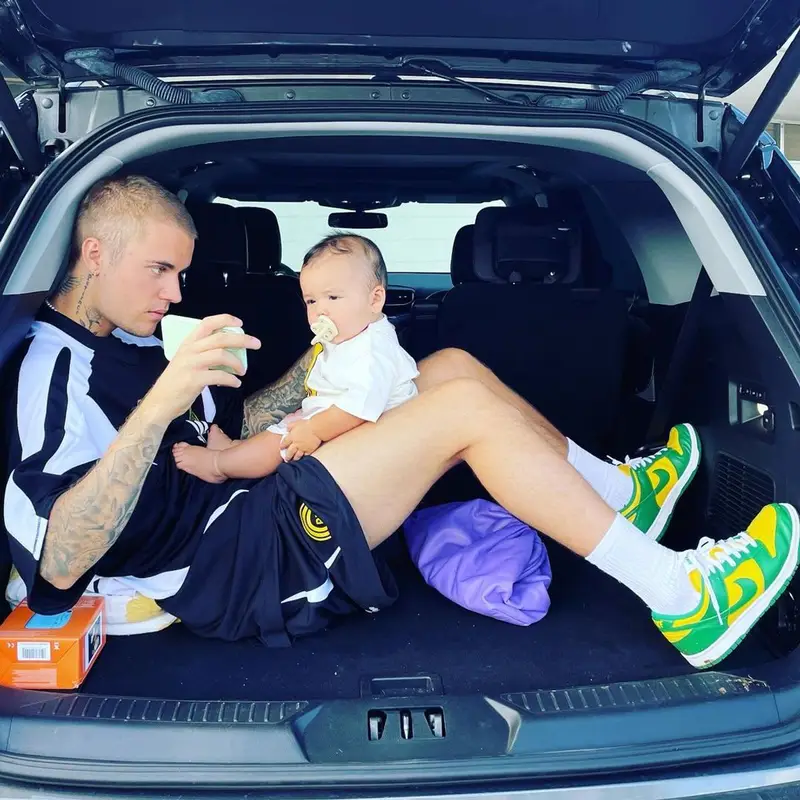 Justin Bieber outfit in Balenciaga and Nike, 2021