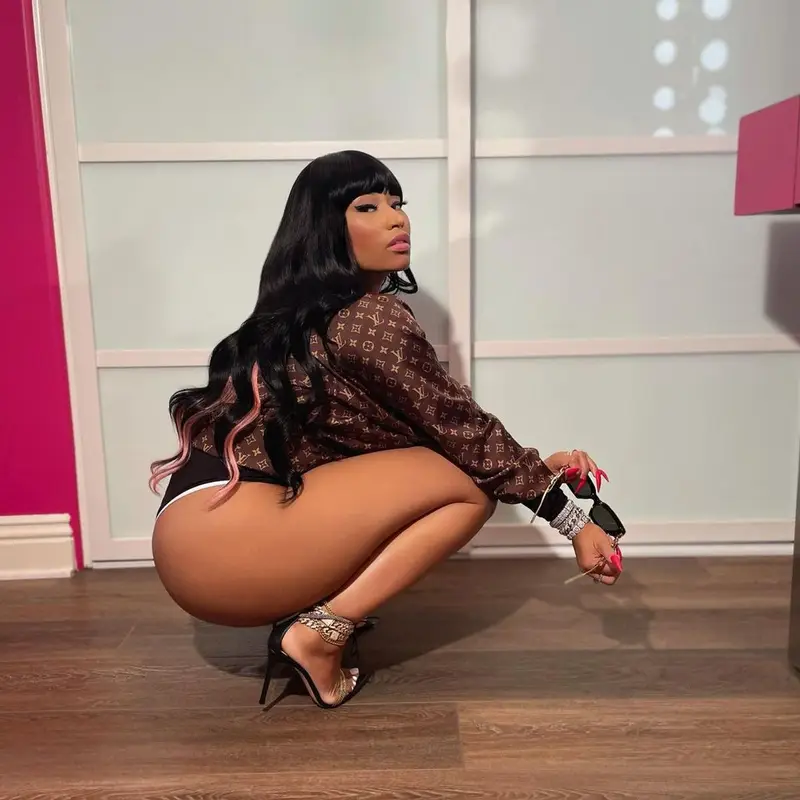 Nicki Minaj outfit in Louis Vuitton and Gianvito Rossi, 2021