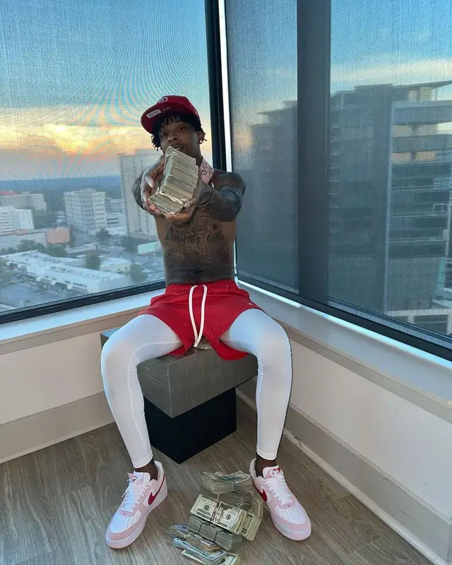 21 Savage outfit in Nike, Cartier, and New Era, 2021