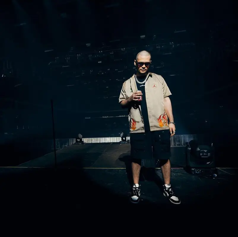 ATL outfit in Jordan, Stone Island, and Travis Scott Merch, 2021