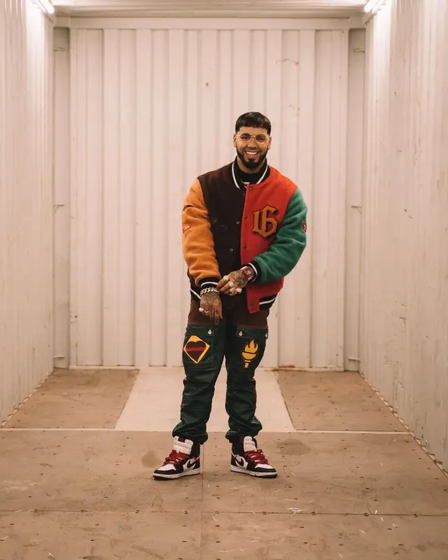 Anuel AA outfit in Grimey, Nike, and Cartier, 2021