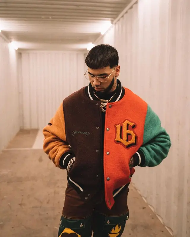 Anuel AA outfit in Grimey, Nike, and Cartier, 2021