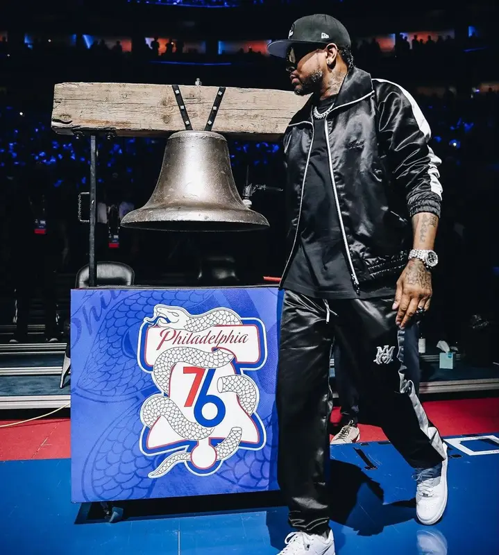 Allen Iverson outfit in Amiri, Nike, and New Era, 2021