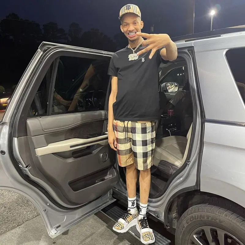 Stunna 4 Vegas outfit in Burberry, 2021