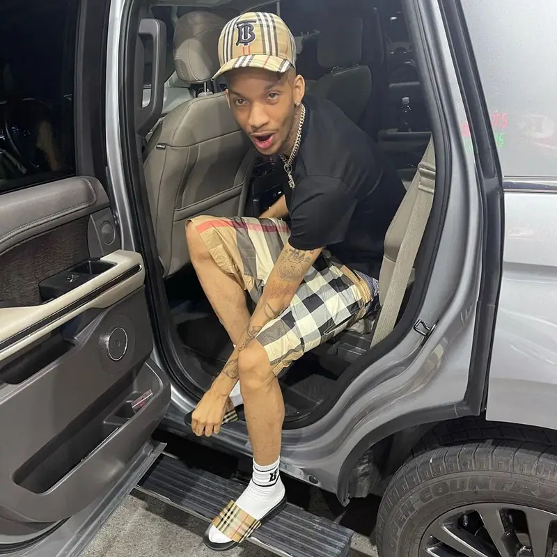 Stunna 4 Vegas outfit in Burberry, 2021