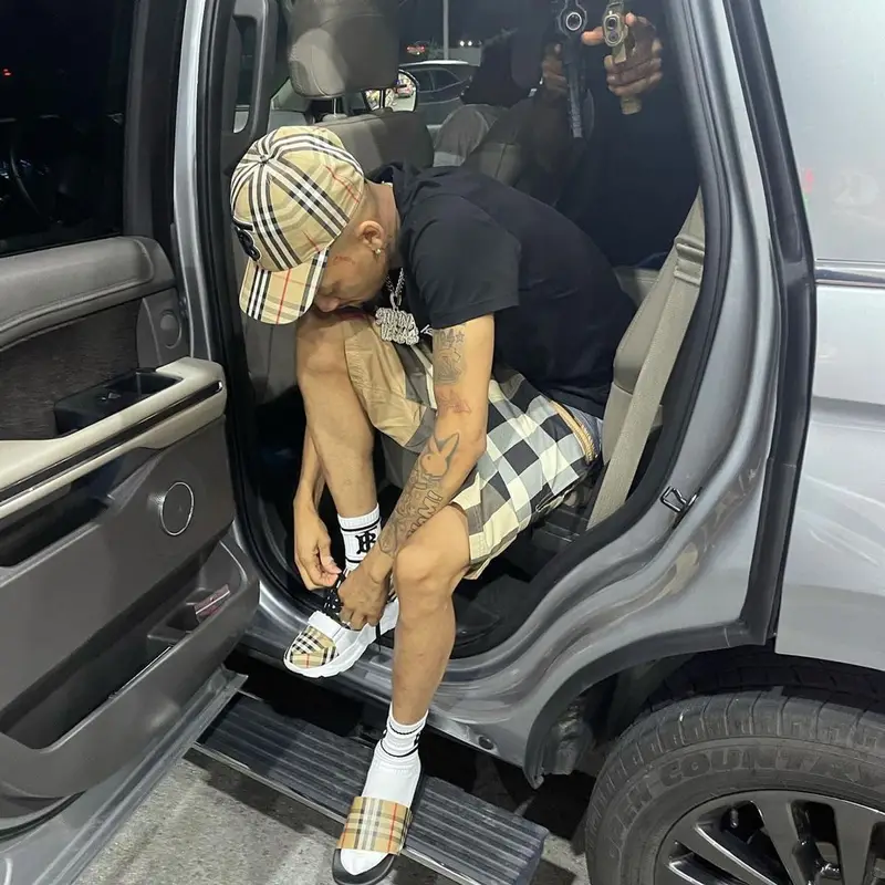 Stunna 4 Vegas outfit in Burberry, 2021