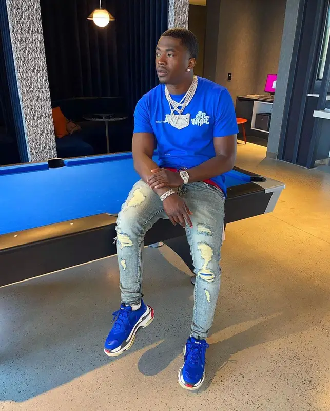 Bankroll Freddie outfit in Off-White, Valabasas, and Gucci, 2021