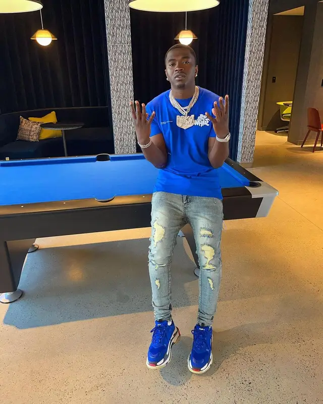 Bankroll Freddie outfit in Off-White, Valabasas, and Gucci, 2021