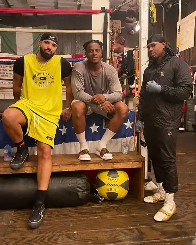 Drake outfit in Nike, 2021