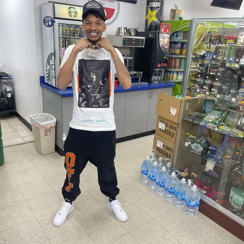 Stunna 4 Vegas outfit in Off-White, Von Dutch, and Nike, 2021