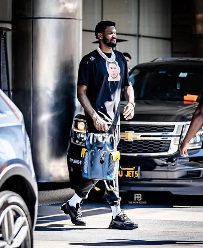 Deandre Ayton outfit in Brand Seen, 2021