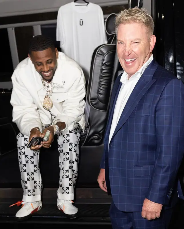 Fabolous outfit in Off-White and Ugly Intl, 2021
