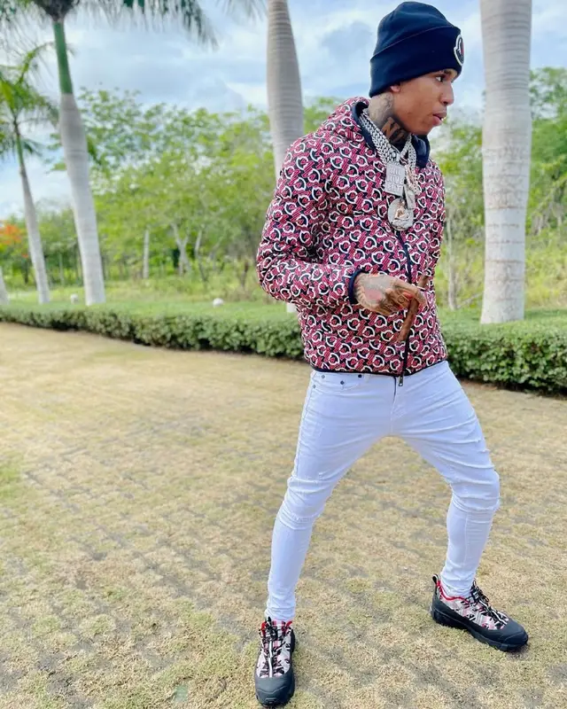 NLE Choppa outfit in Valabasas, Burberry, and Moncler, 2021