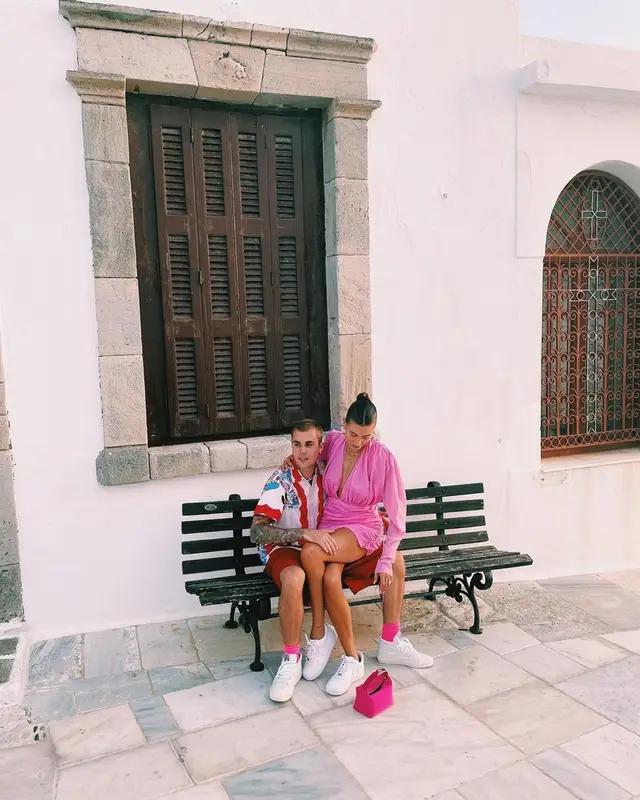 Hailey Bieber outfit in Nike, Eera, and Magda Butrym, 2021