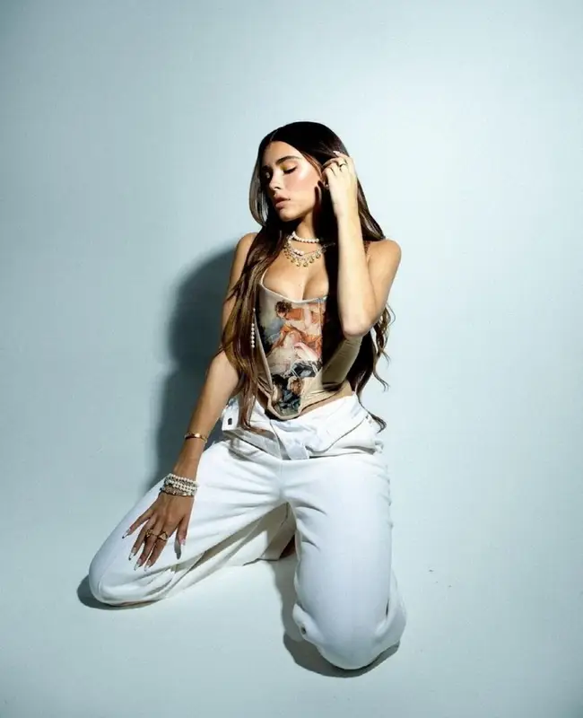 Madison Beer outfit in Vivienne Westwood, Philosophy Di Lorenzo Serafini, and Cartier, 2021