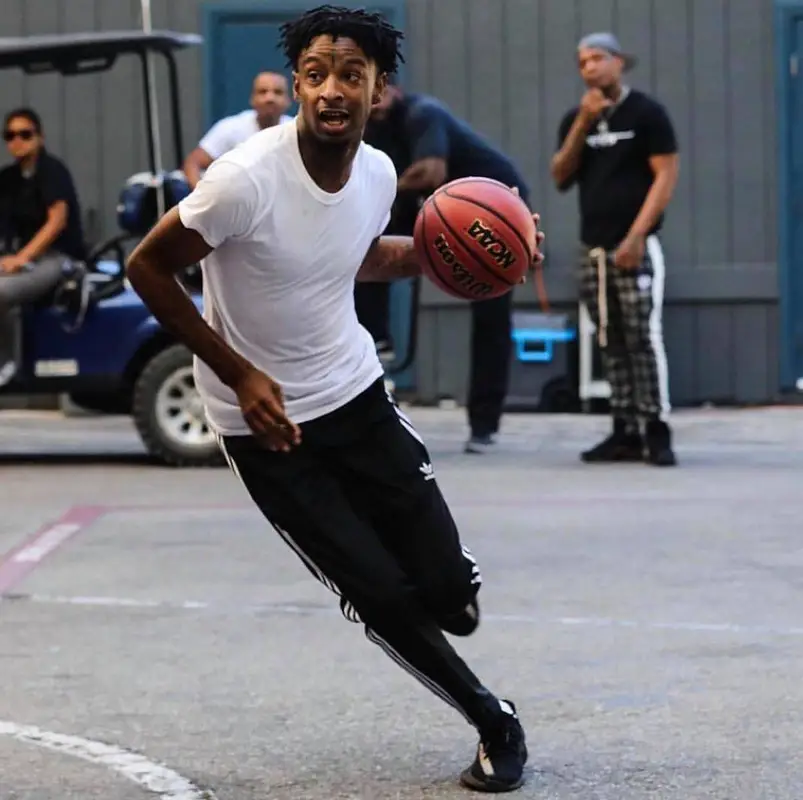 21 Savage outfit in Hanes, Adidas, and Wilson, 2018