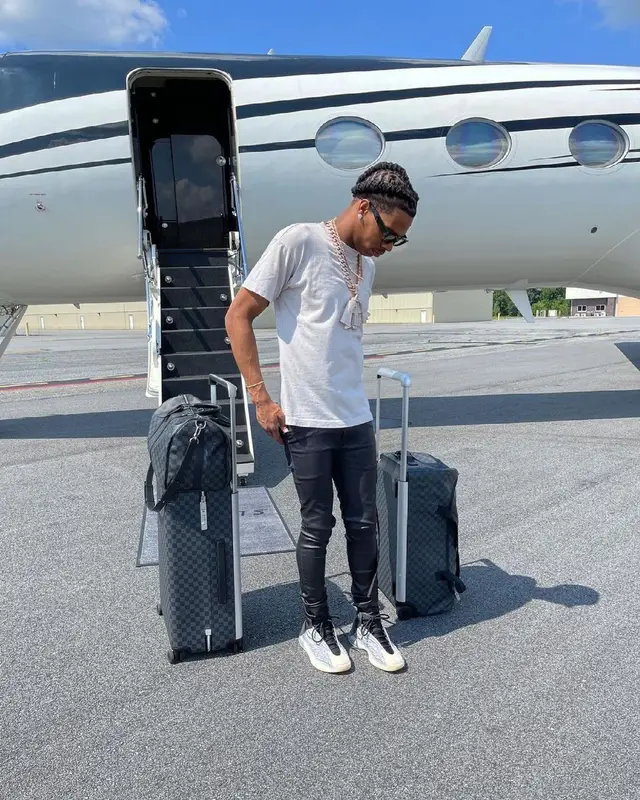 Lil Baby outfit in Amiri, Louis Vuitton, and Off-White, 2021