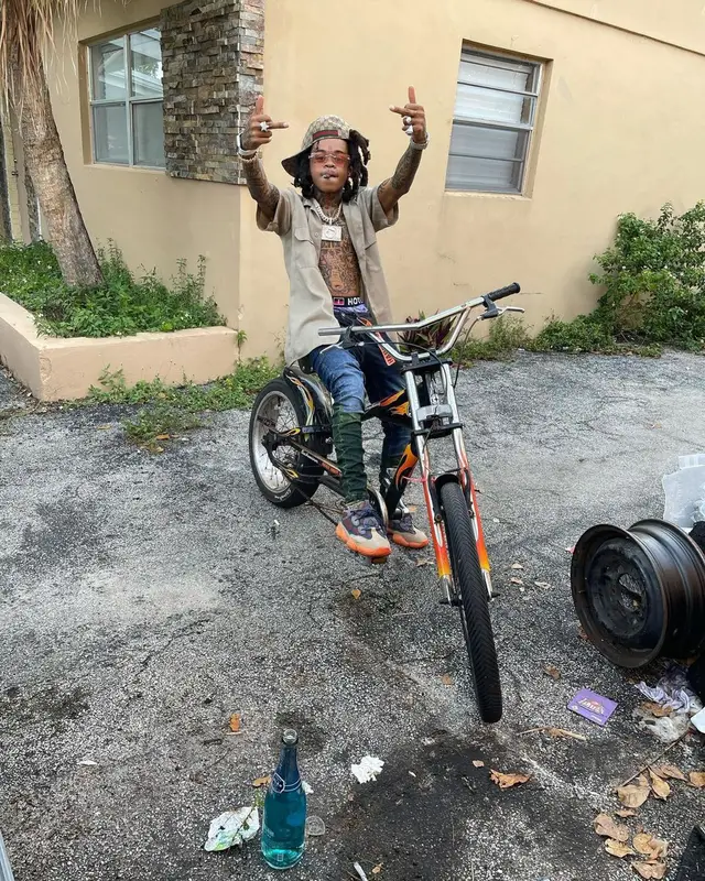 SpotemGottem outfit in Dickies, Cartier, and Gucci, 2021