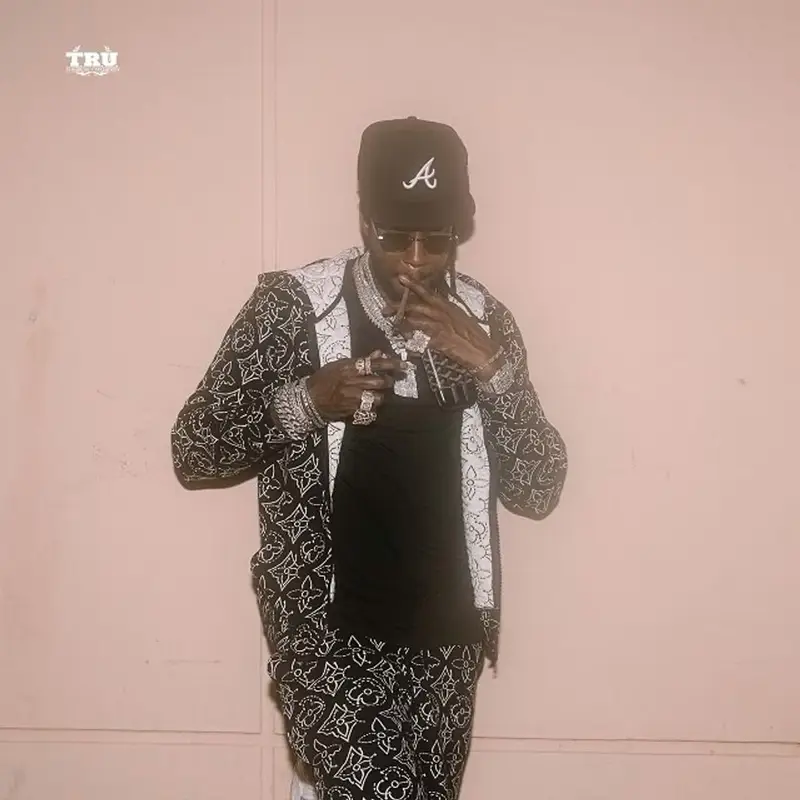 2 Chainz outfit in Louis Vuitton, New Era, and NBA, 2021