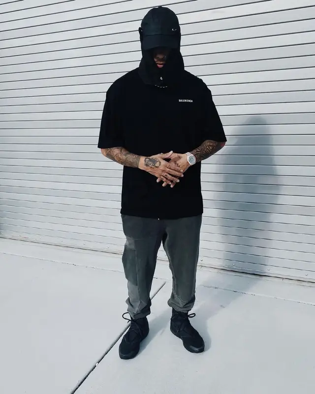 Rauw Alejandro outfit in Balenciaga, 1017 Alyx 9SM, and Nike, 2021