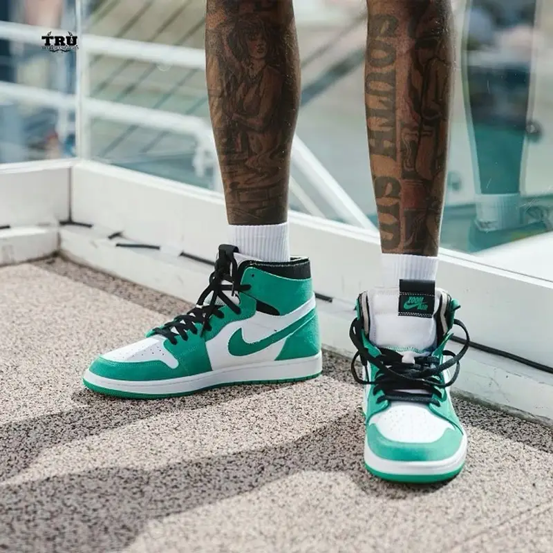 2 Chainz outfit in Gucci and Nike, 2021
