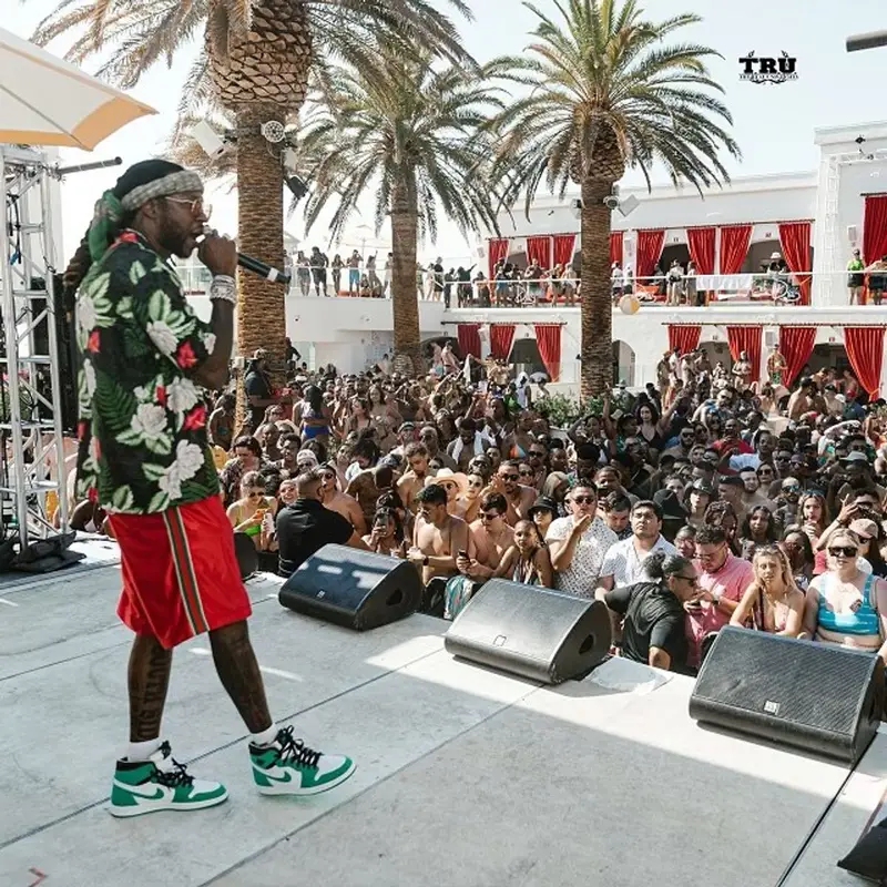 2 Chainz outfit in Gucci and Nike, 2021
