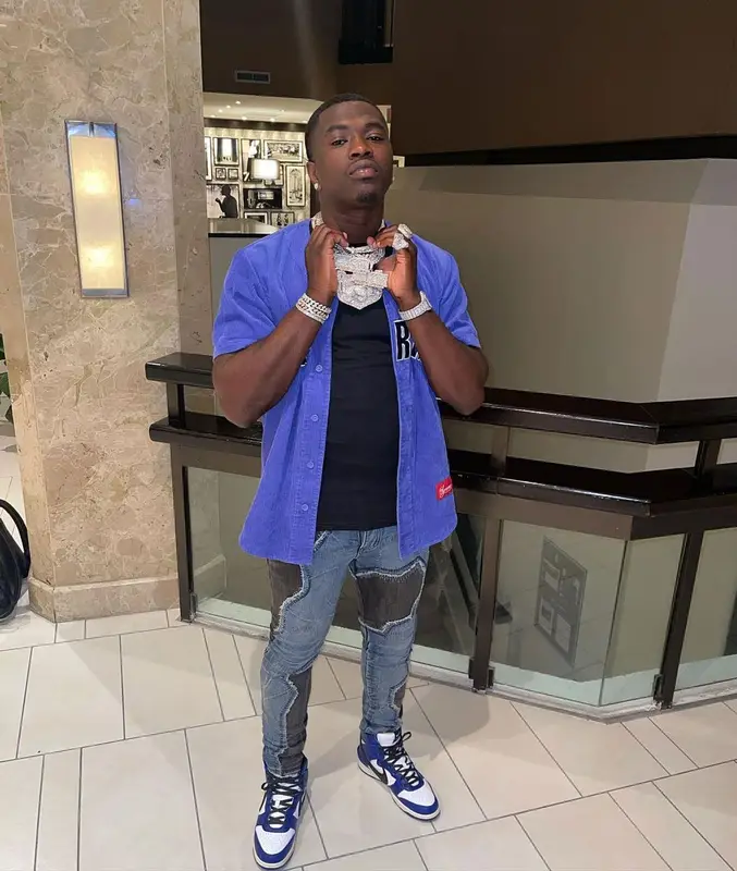 Bankroll Freddie outfit in Supreme, Valabasas, and Nike, 2021