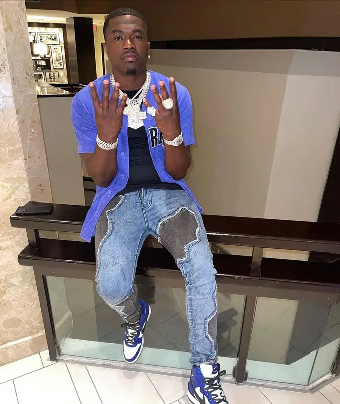 Bankroll Freddie outfit in Supreme, Valabasas, and Nike, 2021