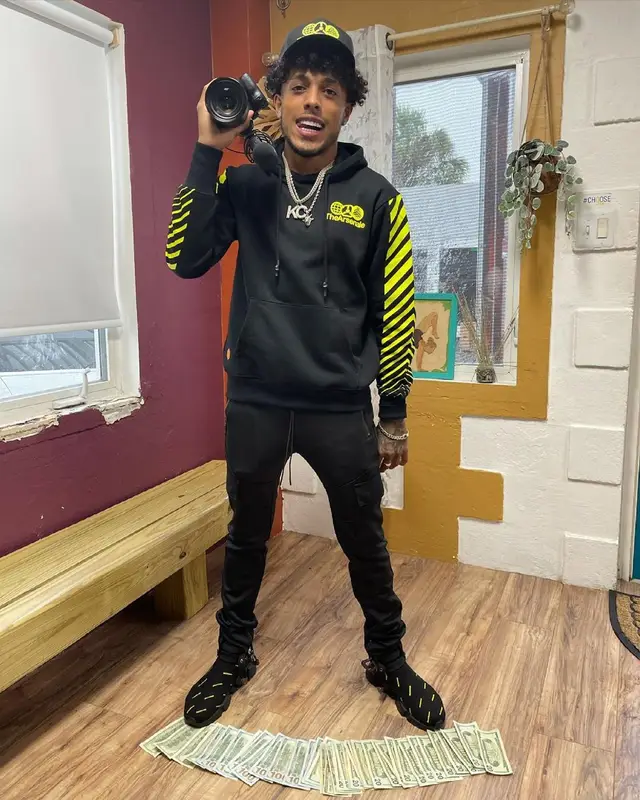 King Cid outfit in Guapi, Balenciaga, and TheArsenale, 2021