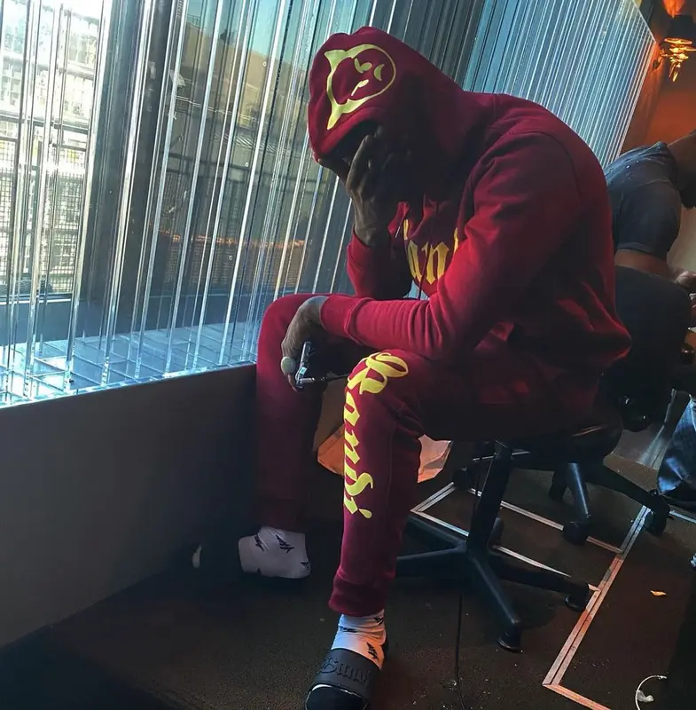 Bobby Shmurda outfit in Paper Planes, 2021