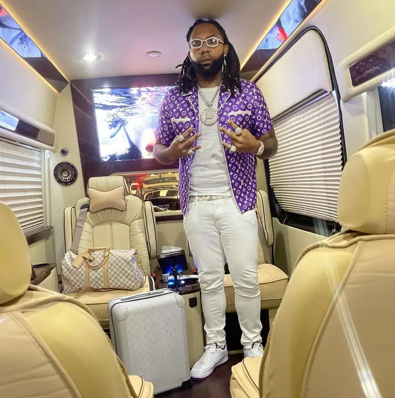 Money Man outfit in Nike and Louis Vuitton, 2021
