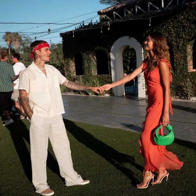 Justin Bieber outfit in Botter and Vans, 2021