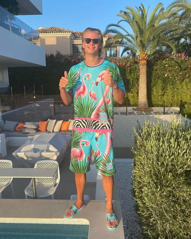 Erling Haaland outfit in Dolce & Gabbana and DJ Khaled Merch, 2021