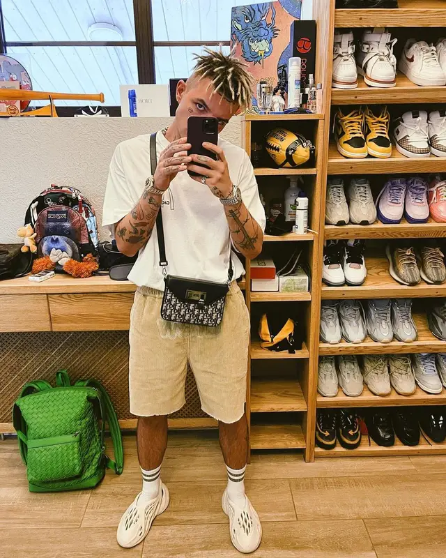Элджей outfit in Travis Scott Merch, Dior, and McDonald's Merch, 2021