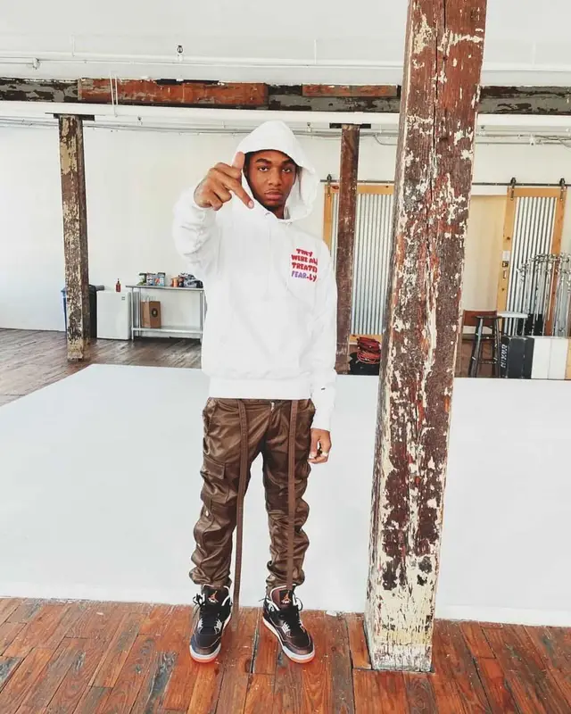 Bizzy Banks outfit in Jordan, 2021