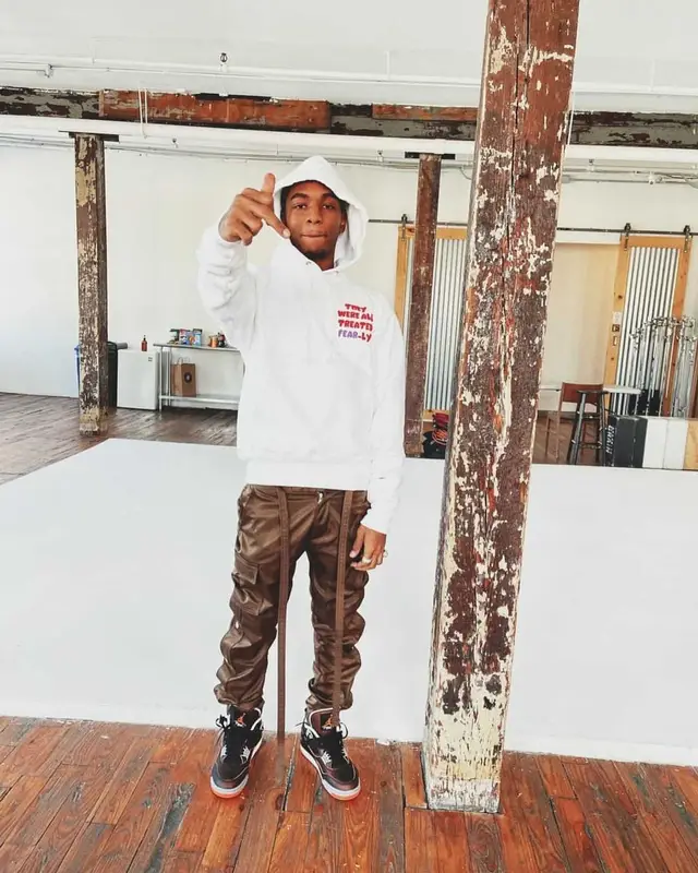 Bizzy Banks outfit in Jordan, 2021