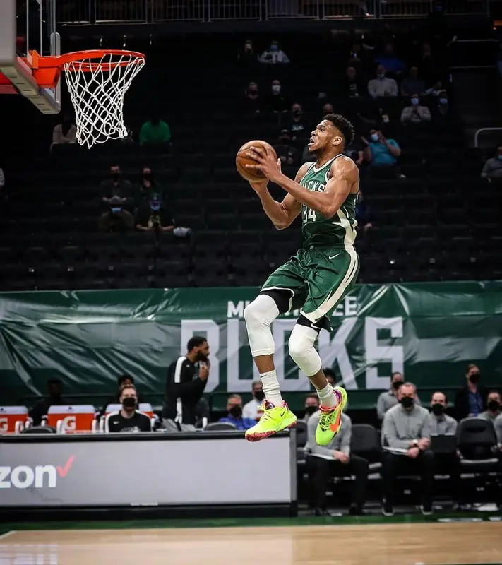 Giannis Antetokounmpo outfit in Nike and Spalding, 2021