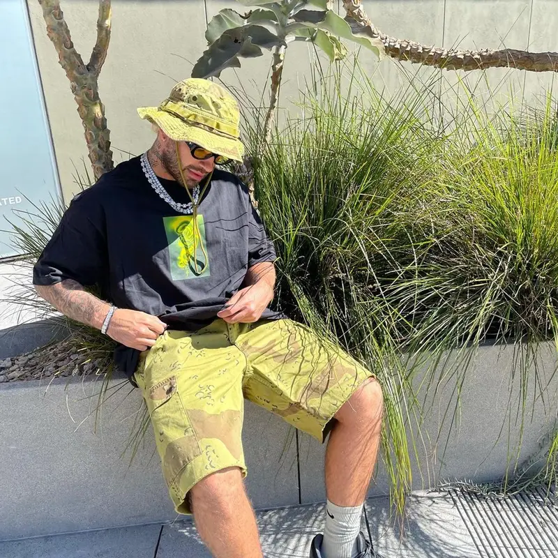 Feid outfit in Vada Jewelry, Supreme, and Nike, 2021