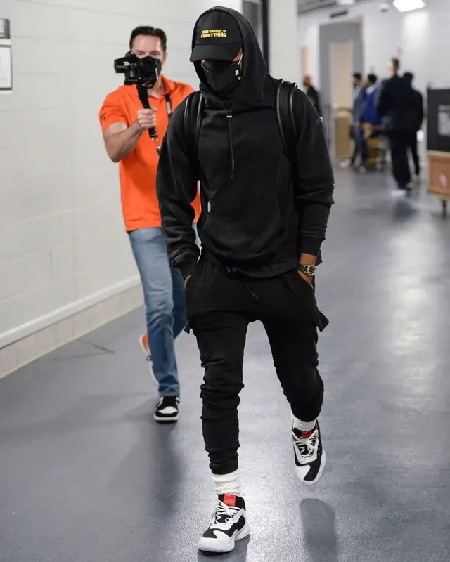Chris Paul outfit in Bottega Veneta, Les Patrons, and Henry Mask, 2021