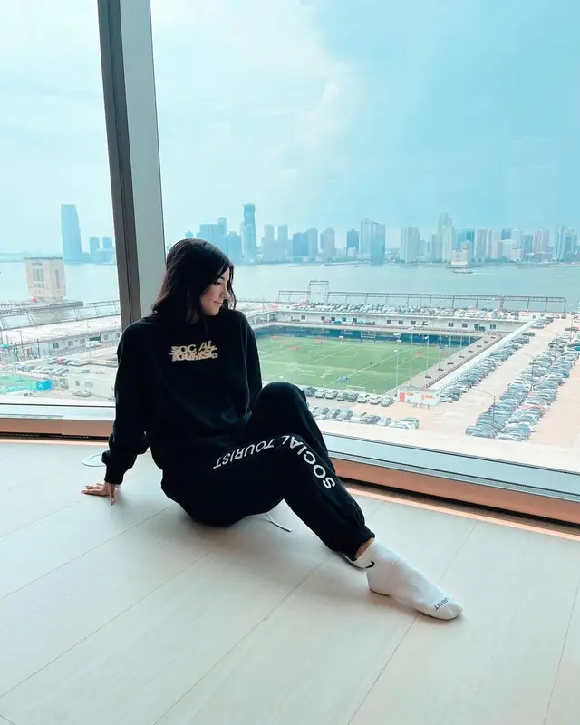 Charli D'Amelio outfit in Social Tourist and Nike, 2021