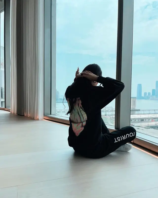 Charli D'Amelio outfit in Social Tourist and Nike, 2021